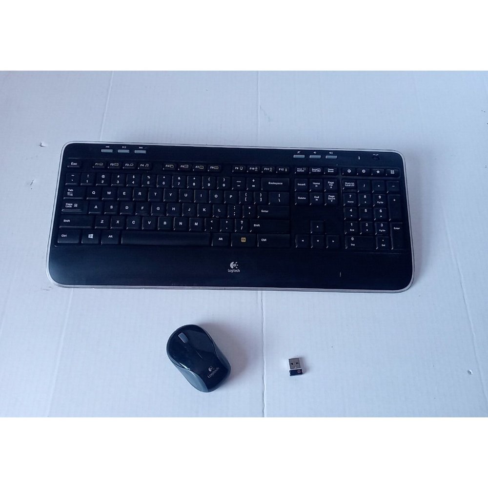Logitech MK520 Advanced Wireless Keyboard & Mouse Combo K520 M187 Set